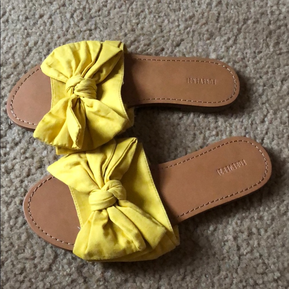 Cotton material yellow bow sandals